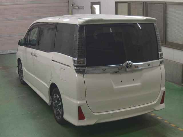 2020 Toyota Voxy ZSキラメキIII 7ニン auction photo 2