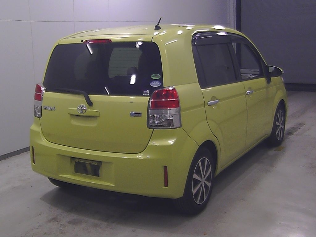 2012 Toyota Spade F auction photo 2