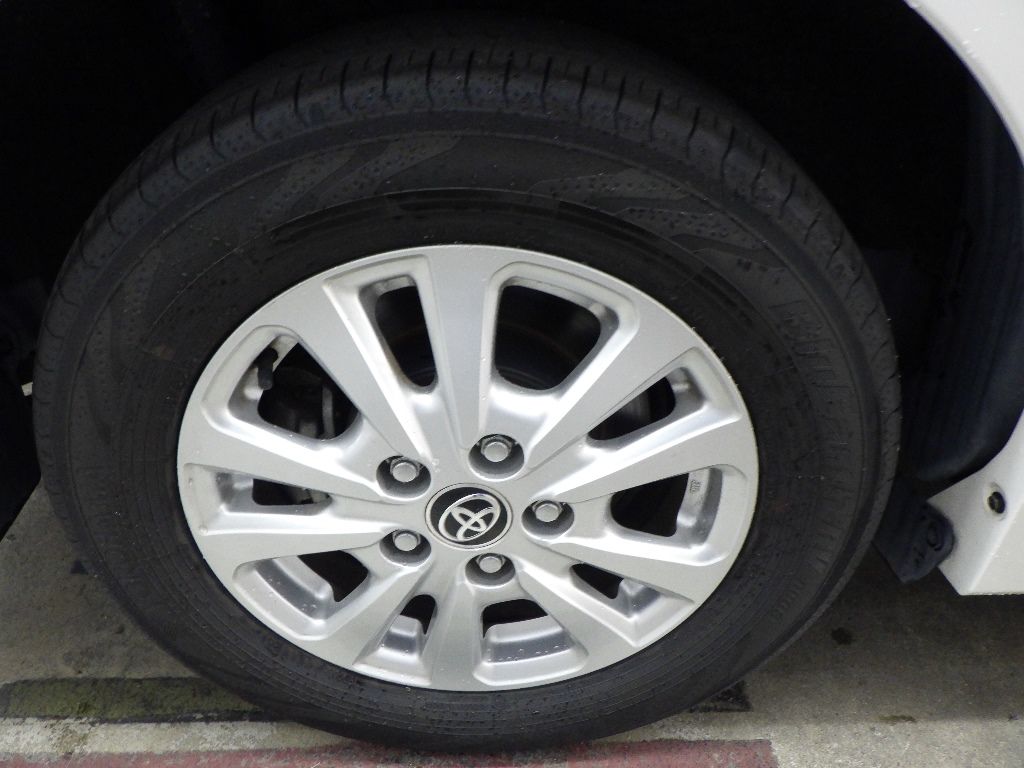 2019 Toyota Voxy ハイブリッドX auction photo 10