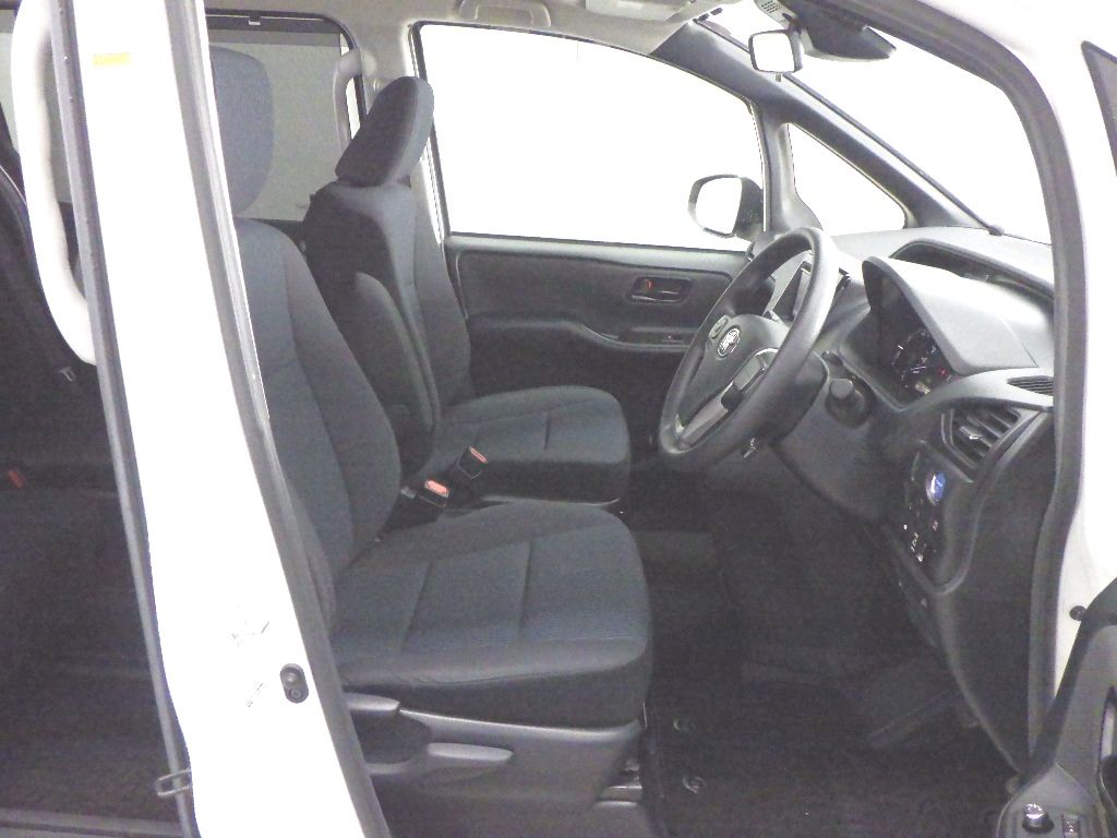2019 Toyota Voxy ハイブリッドX auction photo 6