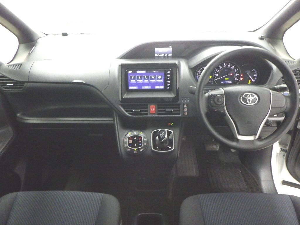 2019 Toyota Voxy ハイブリッドX auction photo 3