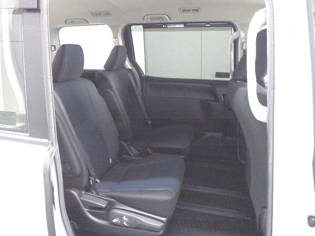 2019 Toyota Voxy ハイブリッドX auction photo 7
