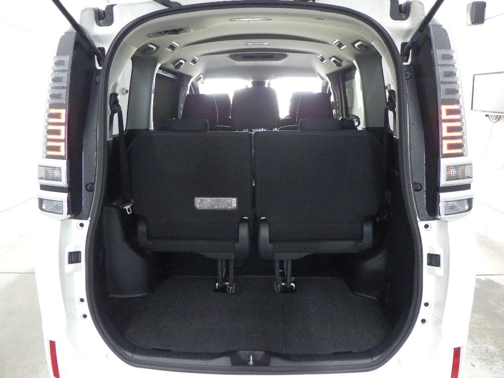 2019 Toyota Voxy ハイブリッドX auction photo 9