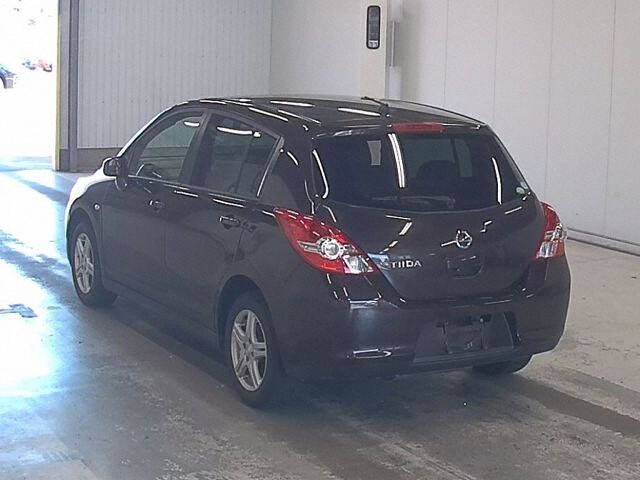 2011 Nissan ティーダ 15M FOUR 4WD auction photo 2