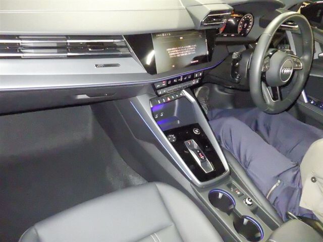 2025 Audi A3 SpoB30TFSI Ad auction photo 3