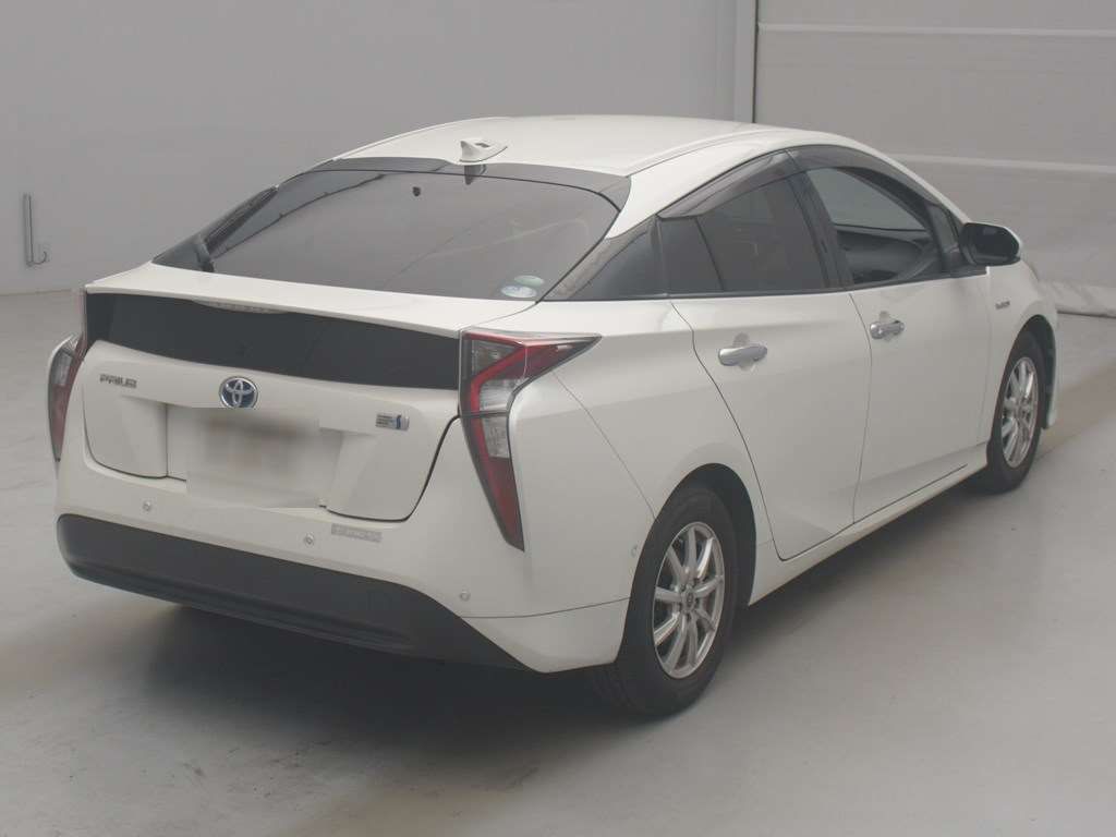 2018 Toyota Prius Sセーフティプラス auction photo 2