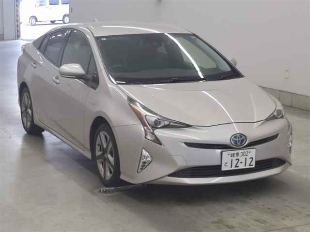 2016 Toyota Prius S Touring Selection Japan auction vehicle
