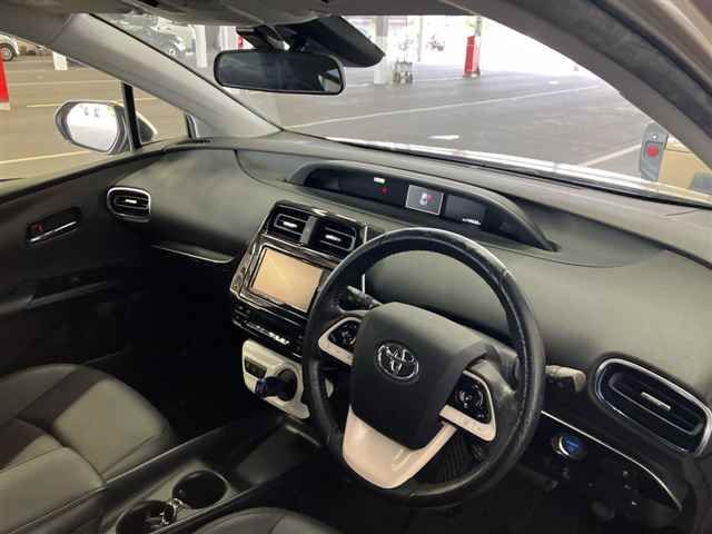 2016 Toyota Prius S Touring Selection auction photo 3