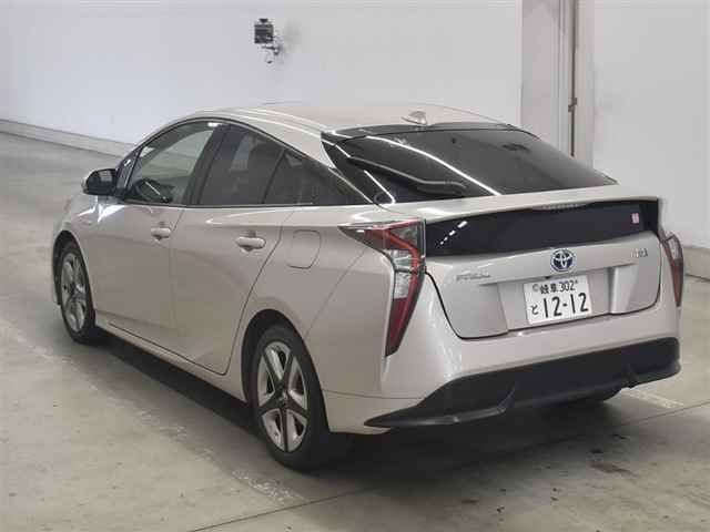 2016 Toyota Prius S Touring Selection auction photo 2