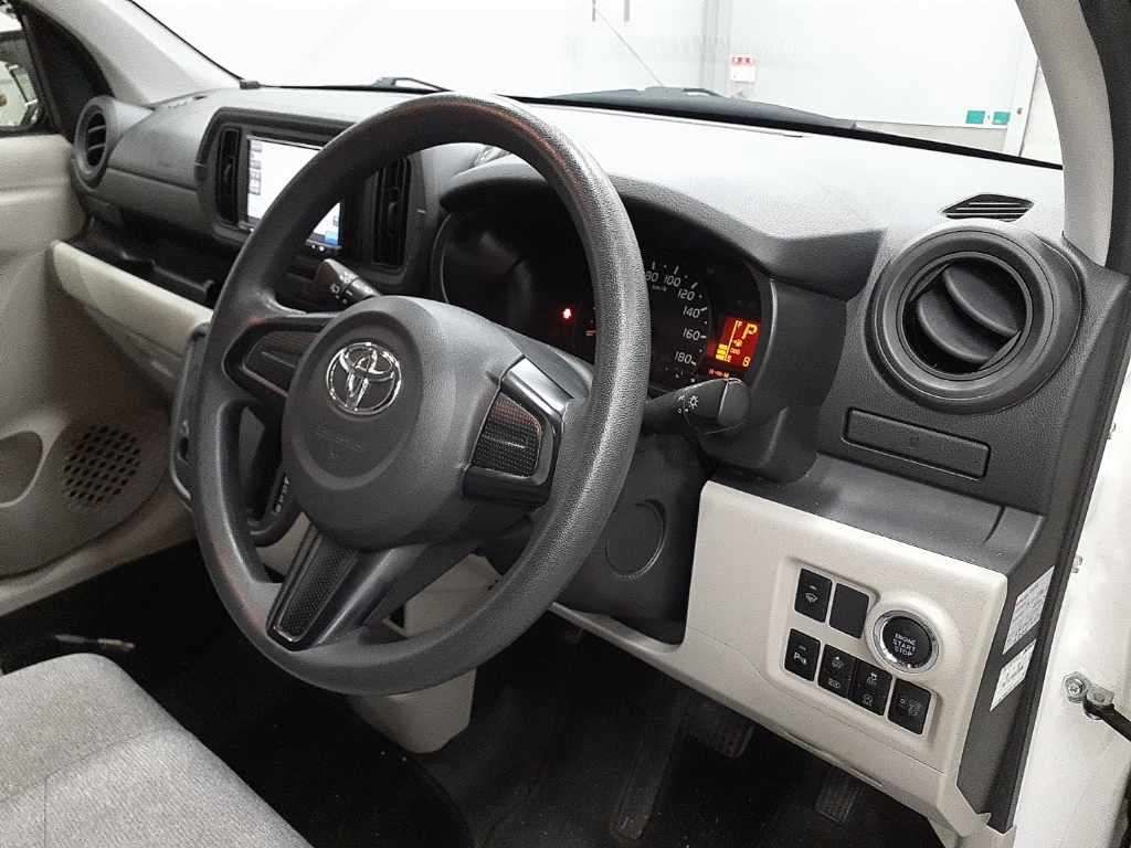 2020 Toyota Passo X S 4WD auction photo 7