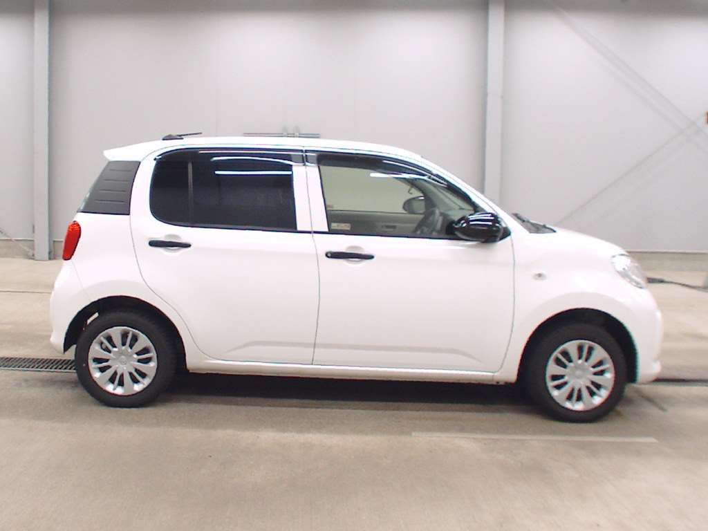 2020 Toyota Passo X S 4WD auction photo 3