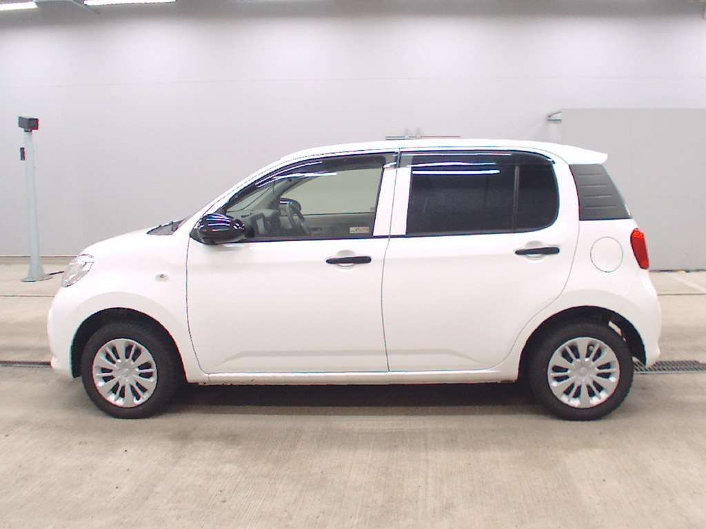 2020 Toyota Passo X S 4WD auction photo 4