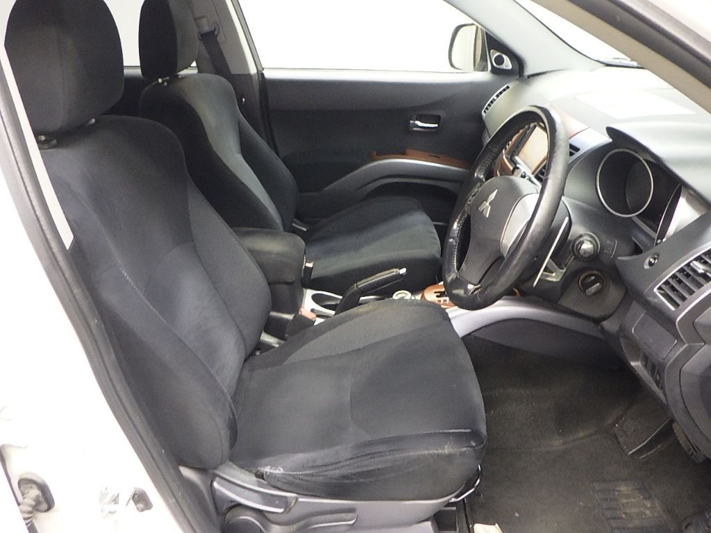 2006 Mitsubishi Outlander 4WD G 7人 auction photo 6