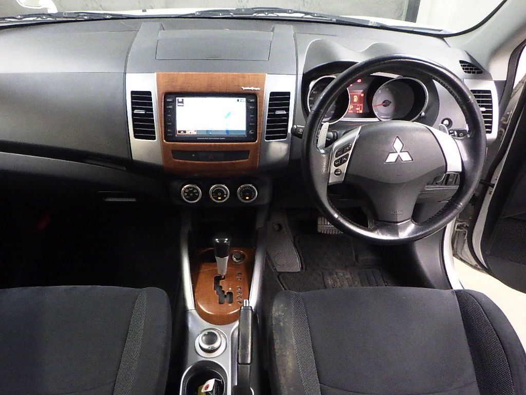 2006 Mitsubishi Outlander 4WD G 7人 auction photo 3