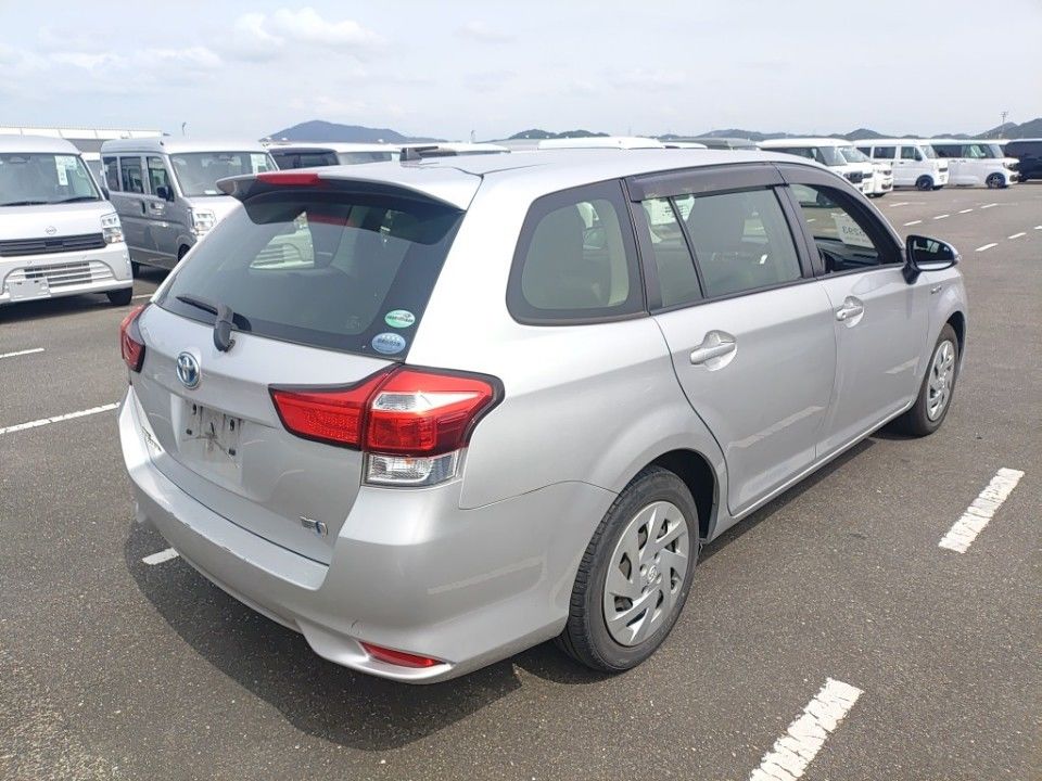 2019 Toyota Corolla Fielder auction photo 2