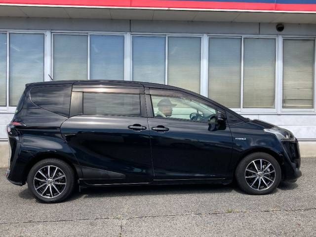 2018 Toyota Sienta Hybrid G ​​Cuero auction photo 2
