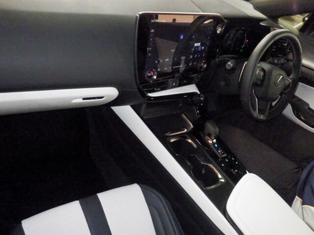 2025 Lexus NX NX350H F Sport 4WD auction photo 3