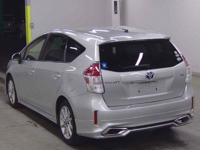 2015 Toyota Prius Alpha S Touring Selection auction photo 2
