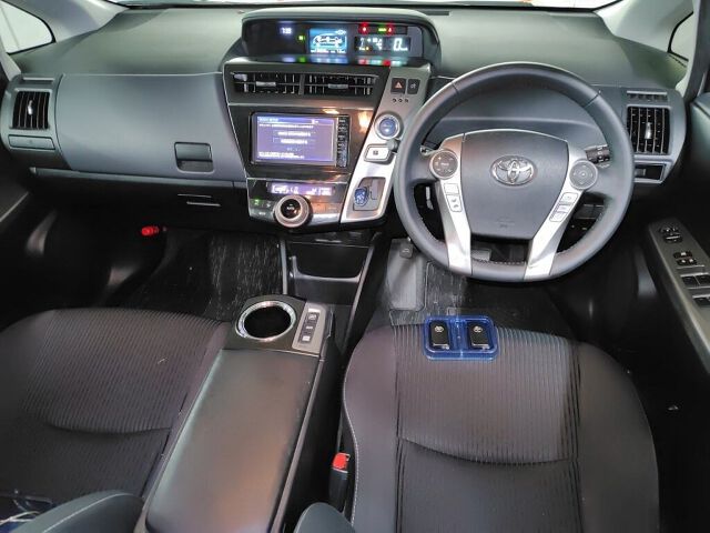 2015 Toyota Prius Alpha S Touring Selection auction photo 3