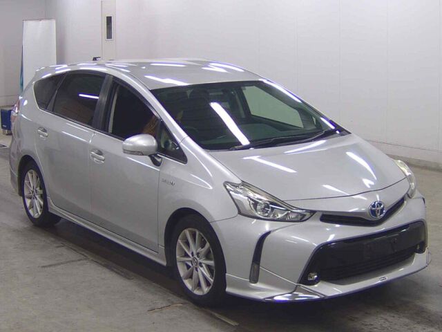 2015 Toyota Prius Alpha S Touring Selection Japan auction vehicle