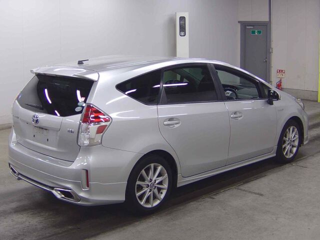 2015 Toyota Prius Alpha S Touring Selection auction photo 5