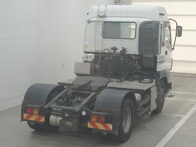 2015 Isuzu tractor auction photo 2