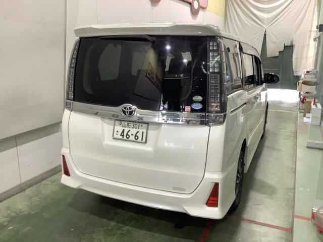 2015 Toyota Voxy 4WD ZSキラメキ auction photo 2