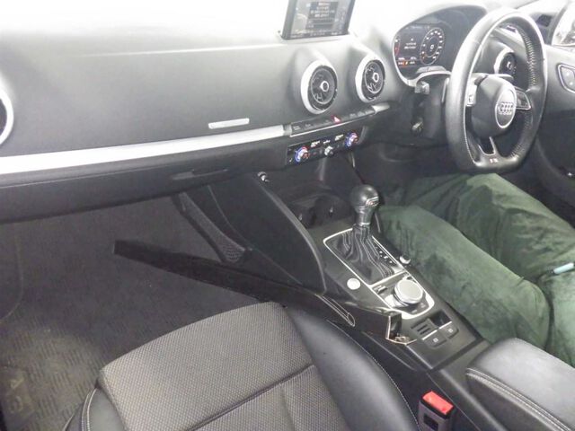 2019 Audi A3 Sedan SラインダイナミクLTD auction photo 3
