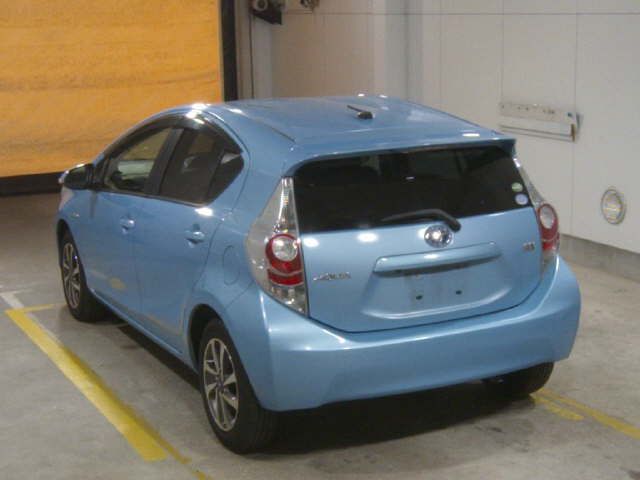 2014 Toyota Aqua G auction photo 2