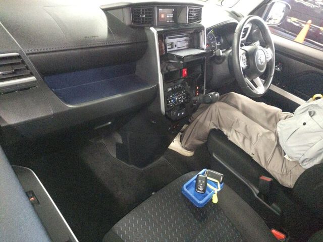 2021 Toyota Roomy カスタムG auction photo 3