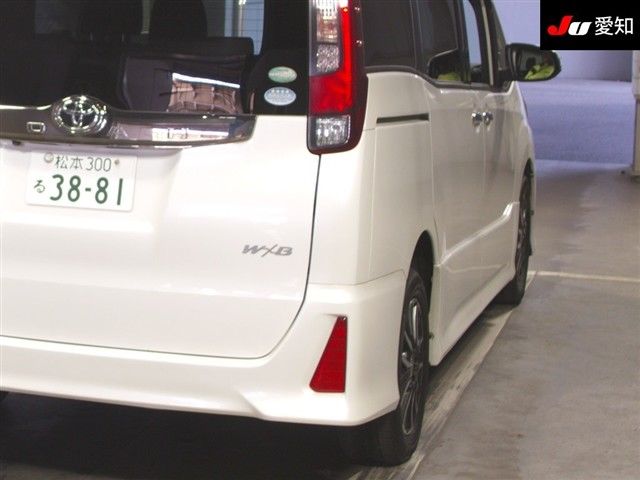 2017 Toyota Noah Si WxB 4WD auction photo 8