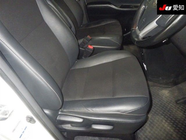 2017 Toyota Noah Si WxB 4WD auction photo 6