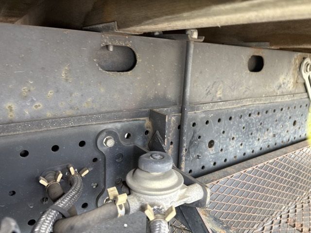 2010 Isuzu Elf ヒラ auction photo 12