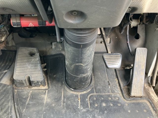 2010 Isuzu Elf ヒラ auction photo 4