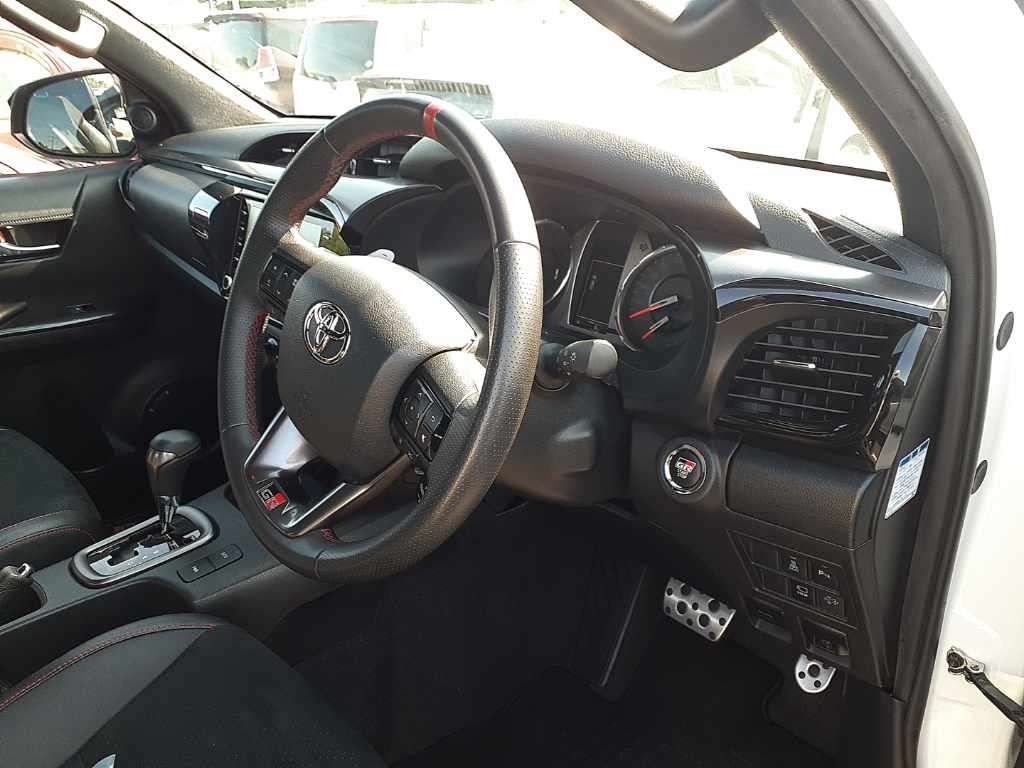 2024 Toyota Hilux Z GR Sport 4WD auction photo 9