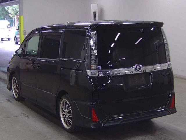 2015 Toyota Voxy ZS auction photo 2