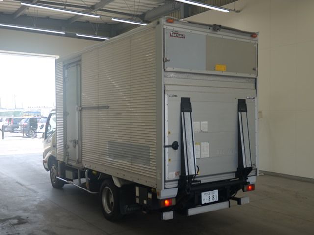 2015 Hino Dutro Aluminum Van PG auction photo 2