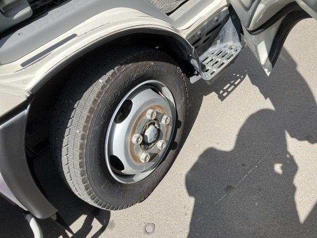 2015 Hino Dutro Aluminum Van PG auction photo 9