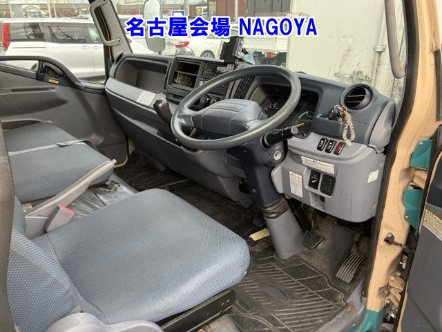 2016 Mitsubishi Fuso Canter Van PG auction photo 4