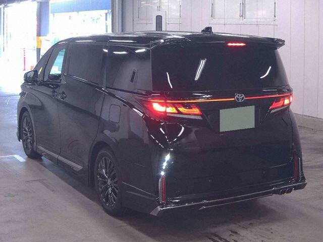2025 Toyota Vellfire Z Premier auction photo 2