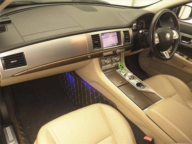 2013 Jaguar ジャガー XF 2.0 Luxury auction photo 4
