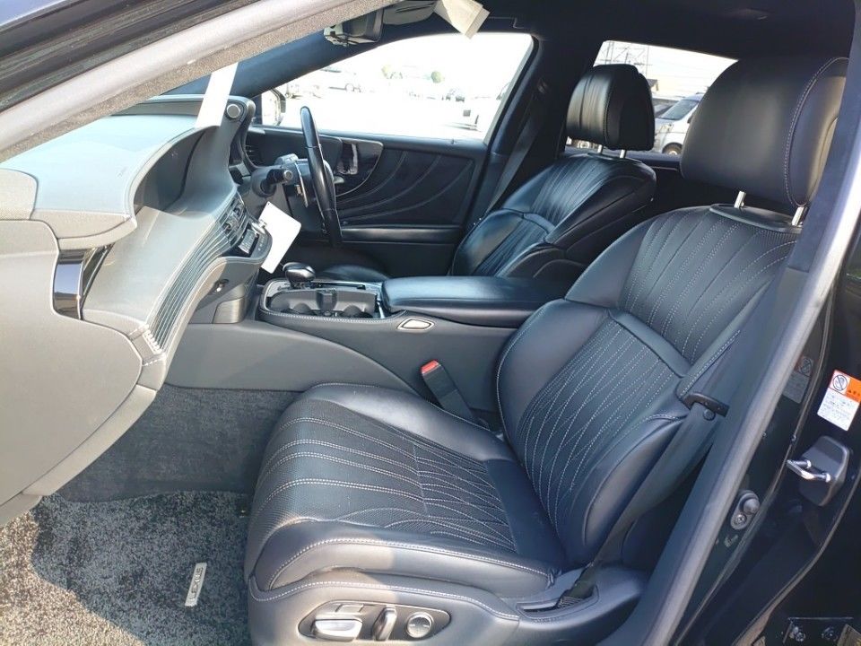 2019 Lexus LS auction photo 16