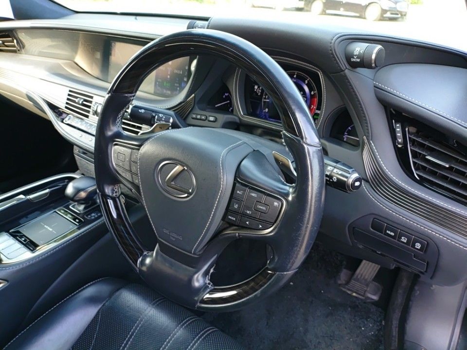 2019 Lexus LS auction photo 23