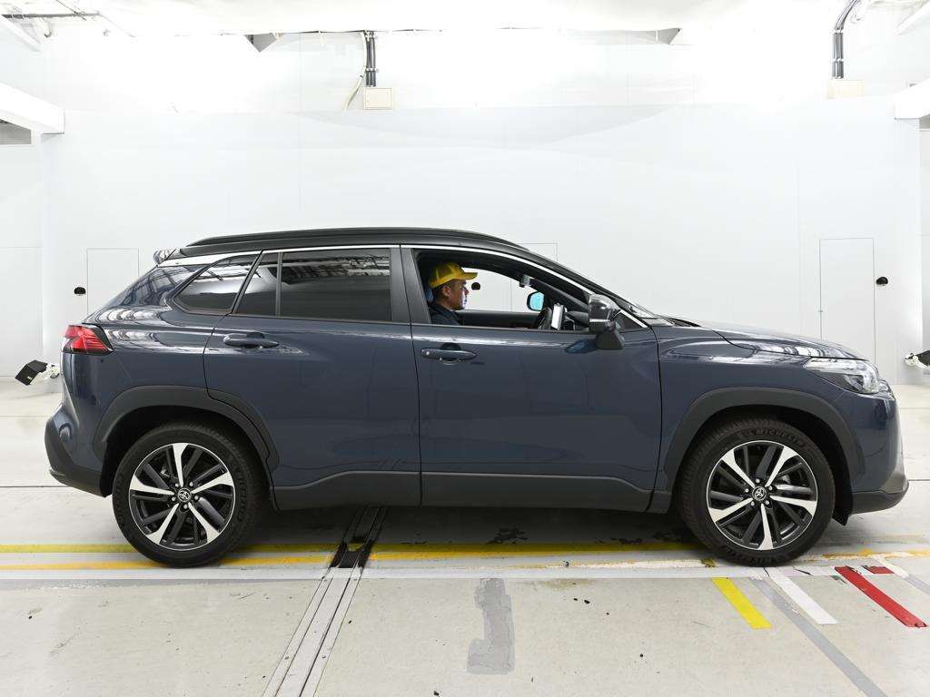 2024 Toyota Corolla Cross ハイブリッド Z auction photo 3