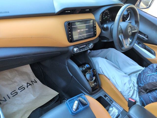 2022 Nissan Kicks X Two-Tone Interior Edition auction photo 3
