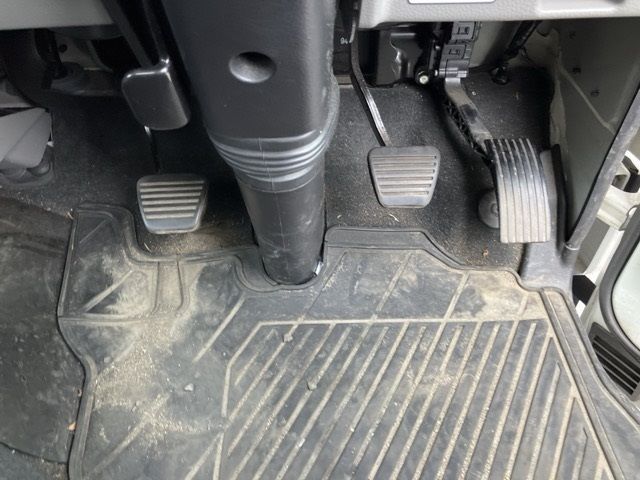 2019 Mitsubishi Fuso Canter Aluminum van auction photo 4