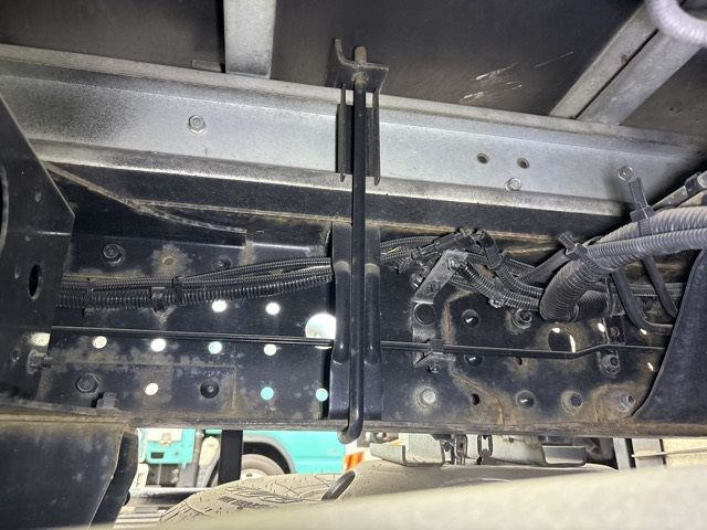 2019 Mitsubishi Fuso Canter Aluminum van auction photo 13