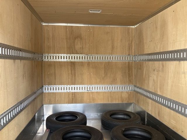 2019 Mitsubishi Fuso Canter Aluminum van auction photo 20