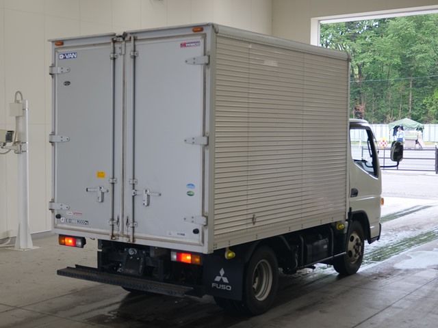 2019 Mitsubishi Fuso Canter Aluminum van auction photo 2