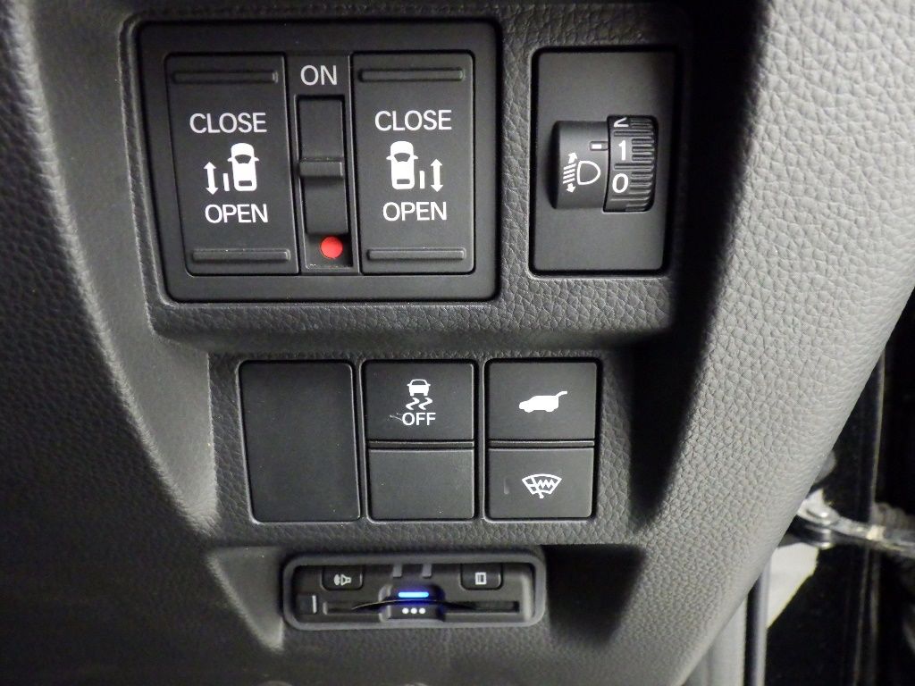 2022 Honda Stepwgn 4WD 7人 auction photo 10